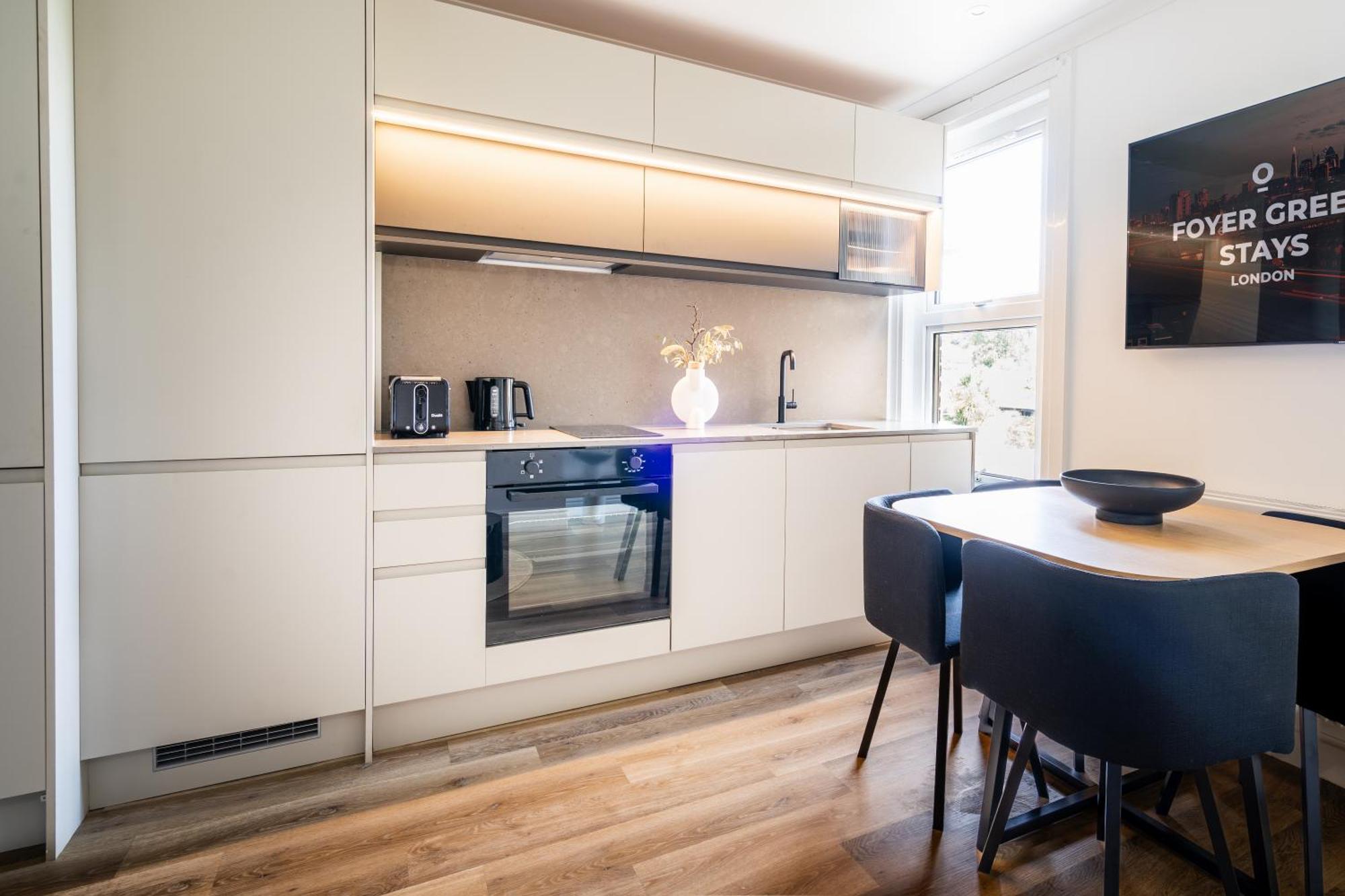 Newly Designed, 2Br Apt, 5Min From Northwood London Tube Station, Nato Hq, Ideal For Wembley, Warner Studio, Contractors Esterno foto