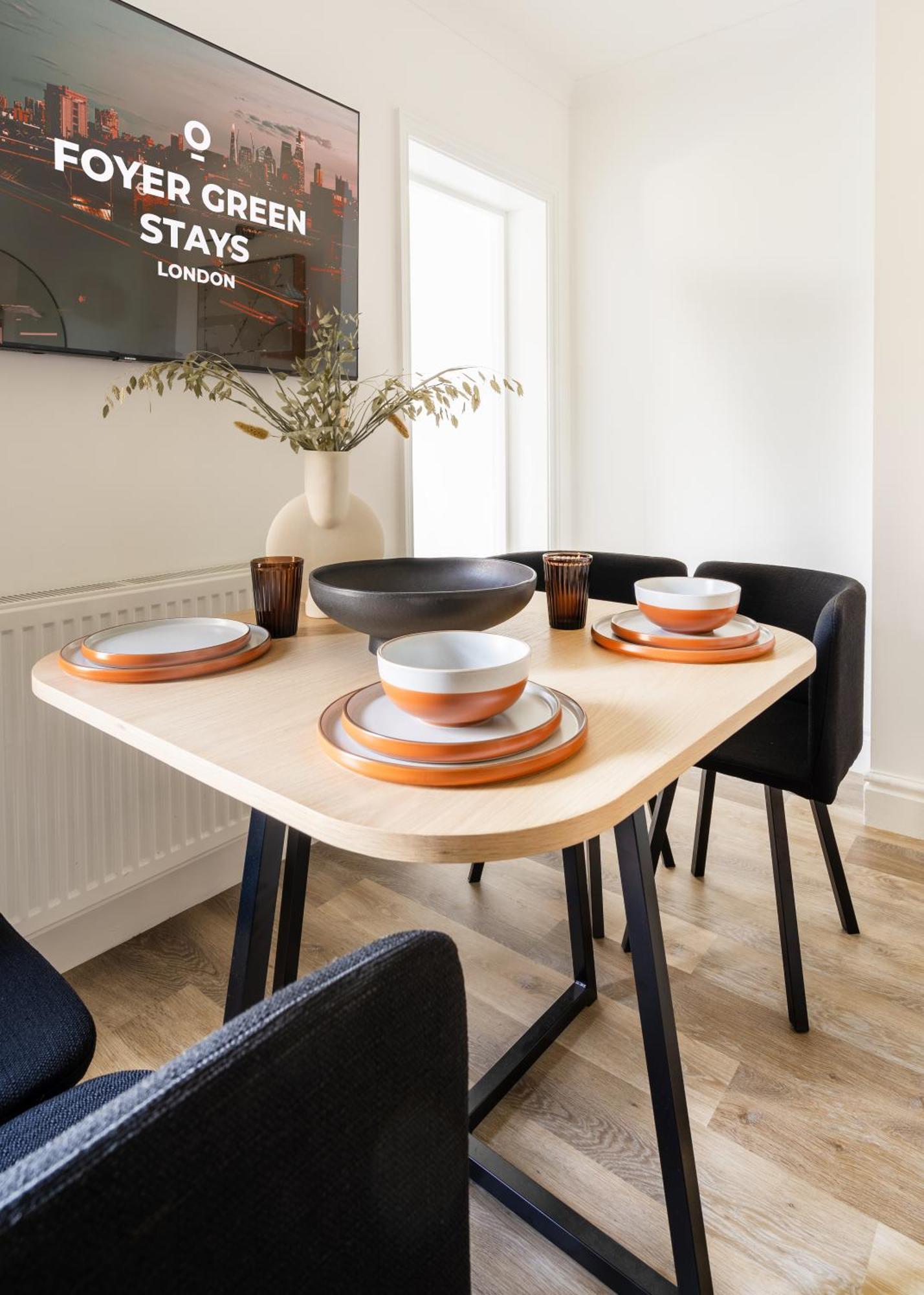 Newly Designed, 2Br Apt, 5Min From Northwood London Tube Station, Nato Hq, Ideal For Wembley, Warner Studio, Contractors Esterno foto